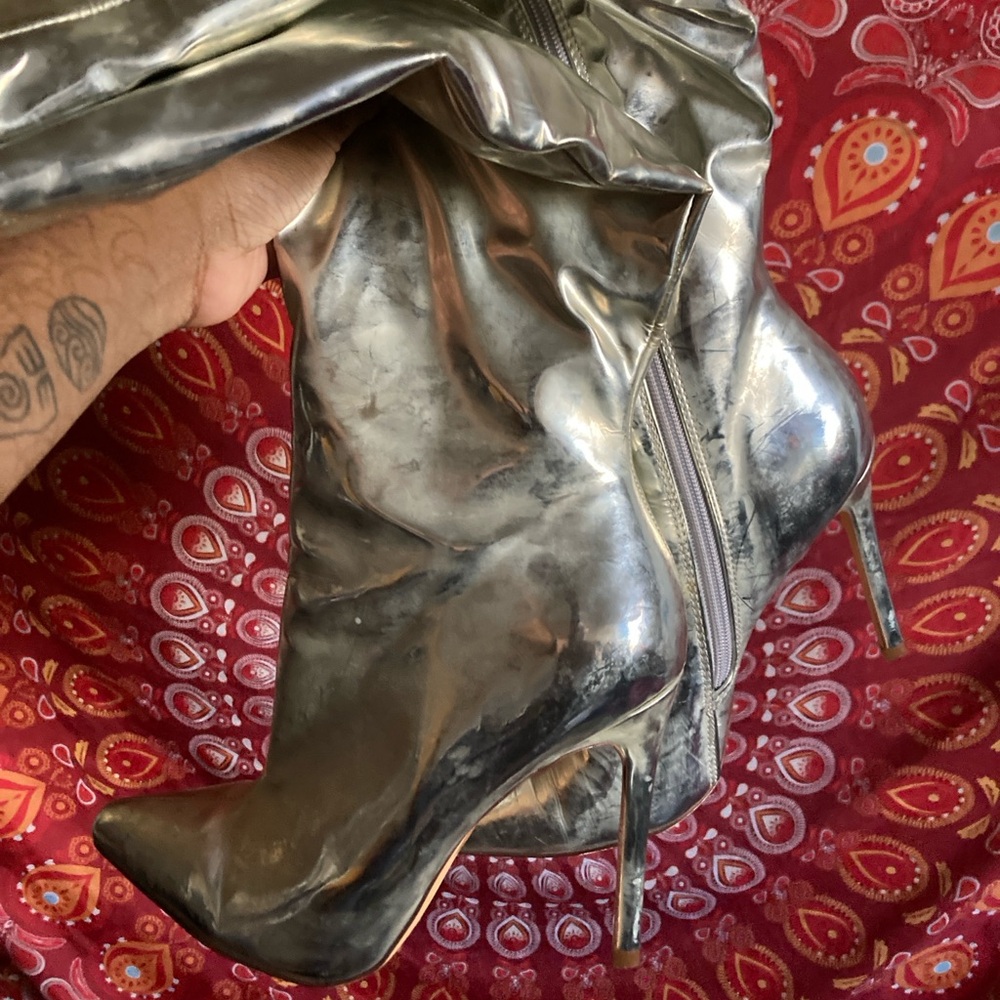 PLATINUM PLATFORM HEEL BOOTS